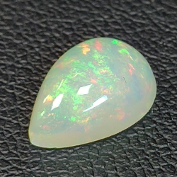 Cabochon di opale a pera da 1,31 ct, taglio 10,49 x 7,49 mm