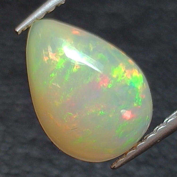 Opale Poire de 1,31 ct taillée en cabochon 10,49 x 7,49 mm