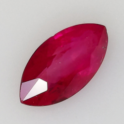 Rubino marchese sangue di piccione da 0,96 ct, dimensioni 8,76 x 4,49 mm