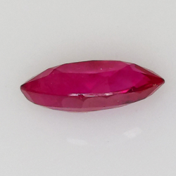 Rubino marchese sangue di piccione da 0,96 ct, dimensioni 8,76 x 4,49 mm