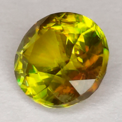 1,09 ct grüner Sphen im Ovalschliff 6,81 x 6,03 mm