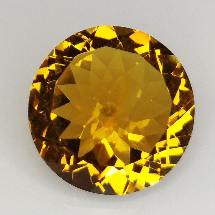 Quartz citrine 11,87 ct, taille ronde 16 mm