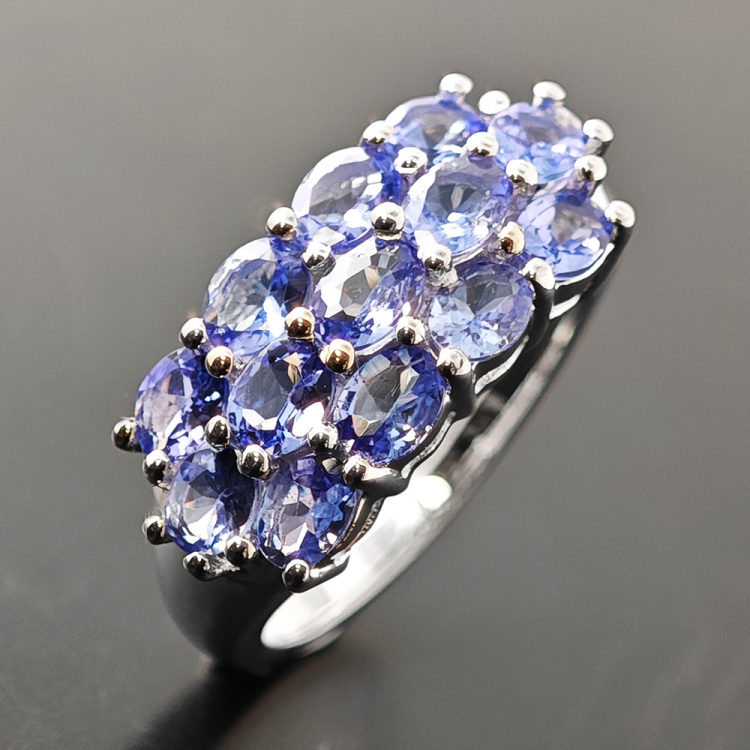 Anello in argento e tanzanite