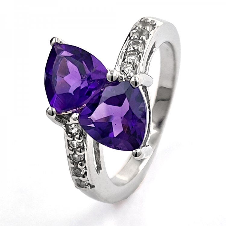 Ring aus Silber, Amethyst und Topas