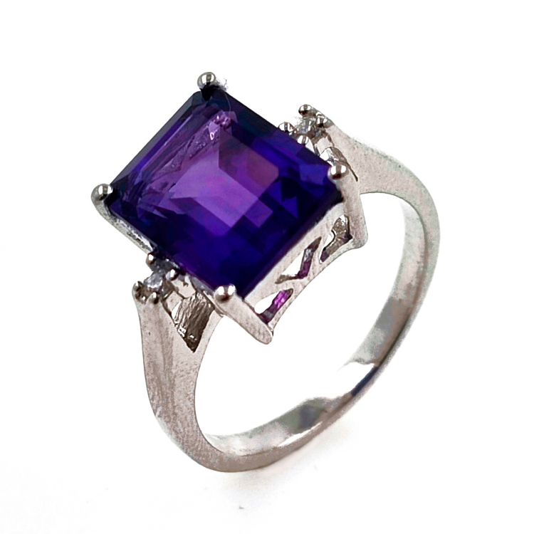 Rhodinierter Ring aus 925er Silber mit Amethyst und Zirkon