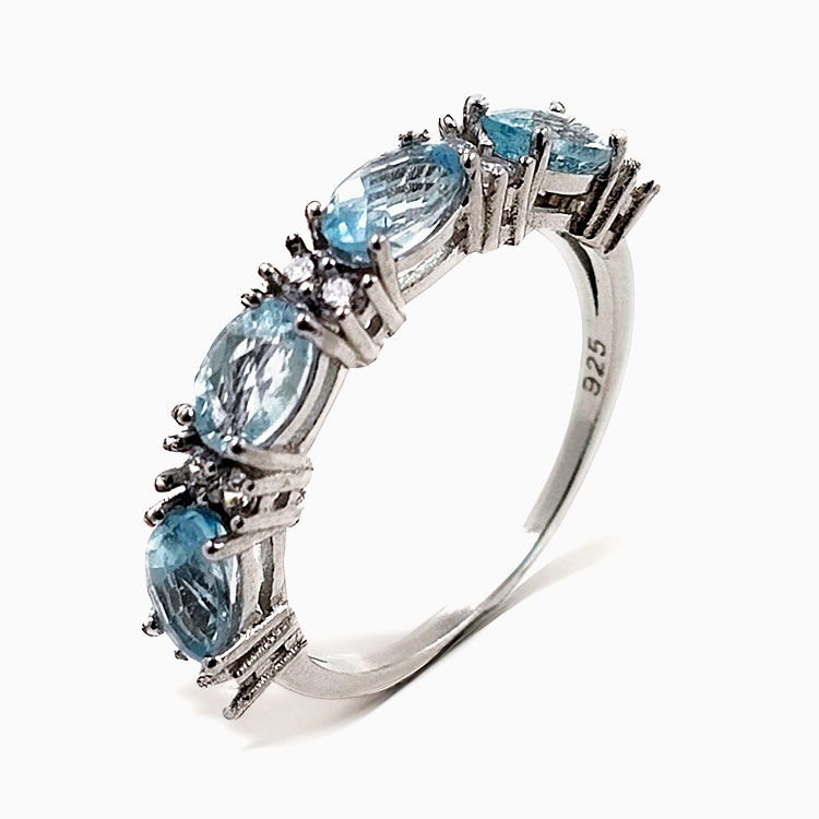 Ring mit Aquamarin und rhodiniertem 925er Silber