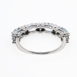 Ring mit Aquamarin und rhodiniertem 925er Silber