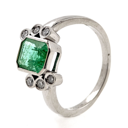 Bague en or avec émeraude et diamant