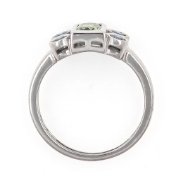 Goldring mit feuerfestem grünem Saphir und blauen Diamanten
