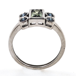 Goldring mit feuerfestem grünem Saphir und blauen Diamanten