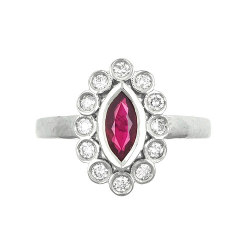 Anello in oro con rubino Burma Pidgeon Blood e diamanti