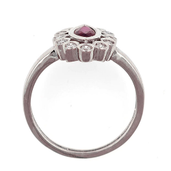 Anillo de oro con rubí sangre de pichón de Birmania y diamantes