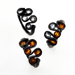 Anillo de gemas y Plata 925 bañado en rodio negro