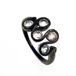 Anillo de gemas y Plata 925 bañado en rodio negro