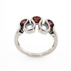 Rhodinierter Ring aus 925er Sterlingsilber und Edelsteinen