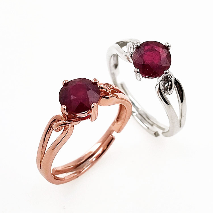 Ring mit Rubin und rhodiniertem 925er Silber oder rosévergoldetem 925er Silber