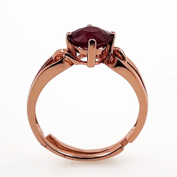 Ring mit Rubin und rhodiniertem 925er Silber oder rosévergoldetem 925er Silber