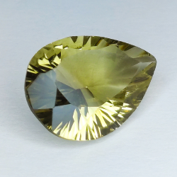 12,25ct Quarzo fumé taglio pera 20,1x14,5mm