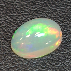 1.43ct Ópalo talla oval 9.12 x 7.40 mm