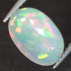 1.36ct Ópalo talla oval 9.82 x 7.13 mm