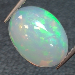 2.05ct Ópalo talla oval 10.96 x 8.22 mm