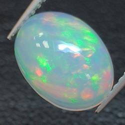 2.05ct Ópalo talla oval 10.96 x 8.22 mm