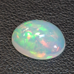 2.05ct Ópalo talla oval 10.96 x 8.22 mm