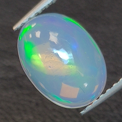 1,46ct Oval geschliffener Opal 10,25 x 7,49 mm