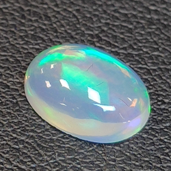 1.46ct Ópalo talla oval 10.25 x 7.49 mm