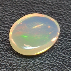 1.76ct Ópalo talla oval 10.75 x 8.27 mm