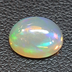 1.83ct Ópalo talla oval 9.28 x 7.64 mm