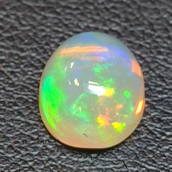 1.83ct Ópalo talla oval 9.28 x 7.64 mm