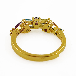 Anillo de gemas en plata 925 bañado en oro amarillo.