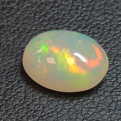 1,53ct Opal im Ovalschliff 9,6x7,6 mm