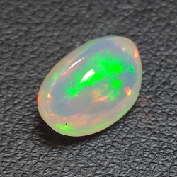 1,64ct Ópalo talla oval 9,6x6,8 mm