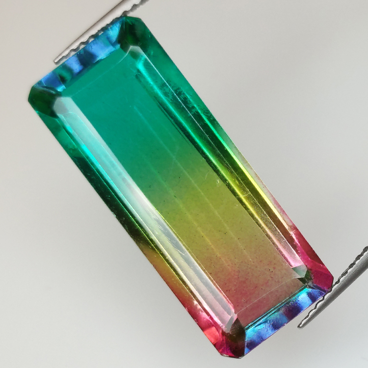 13.81ct Triplet quartz 25.10 x 10.27 mm