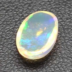1,20ct Opal im Ovalschliff 9,7x6,6 mm