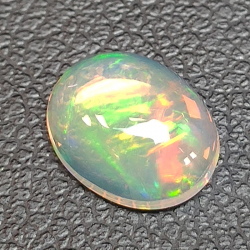 1,09ct Opal im Ovalschliff 8,7x6,9 mm