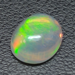 1,09ct Opal im Ovalschliff 8,7x6,9 mm