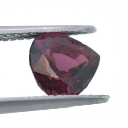 2,28 ct Rhodolite Pear Cut