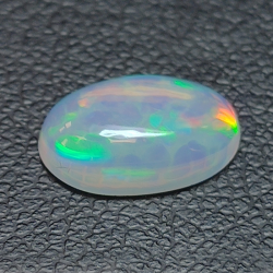 1,12ct Opal im Ovalschliff 10,2x7,03 mm