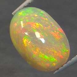 1,95ct Opal im Ovalschliff 10,4x7,4mm