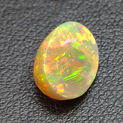 1,95ct Opal im Ovalschliff 10,4x7,4mm