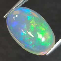 2,43ct Opal im Ovalschliff 13,4x8,01 mm