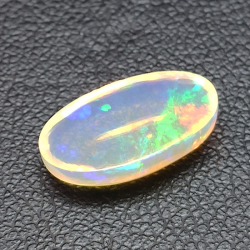2,43ct Opal im Ovalschliff 13,4x8,01 mm
