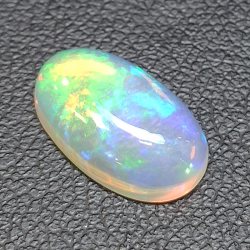 2,43ct Opal im Ovalschliff 13,4x8,01 mm