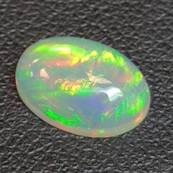 1,44ct Opal im Ovalschliff 10,5x7,4 mm