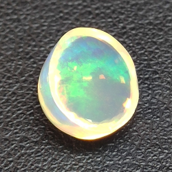 2,18ct Oval cut opal 10,3x8,4 mm