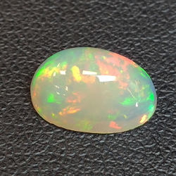 1,93ct Opal im Ovalschliff 10,7x6,6 mm