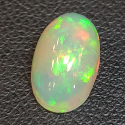 1,93ct Opal im Ovalschliff 10,7x6,6 mm